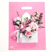 Розовый пакет с цветочным принтом и вырубной ручкой (40х31 см) - Сима-Ленд - купить с доставкой в Прокопьевске