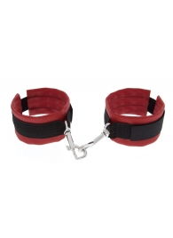 Красно-чёрные полиуретановые наручники Luxurious Handcuffs - Blush Novelties - купить с доставкой в Прокопьевске